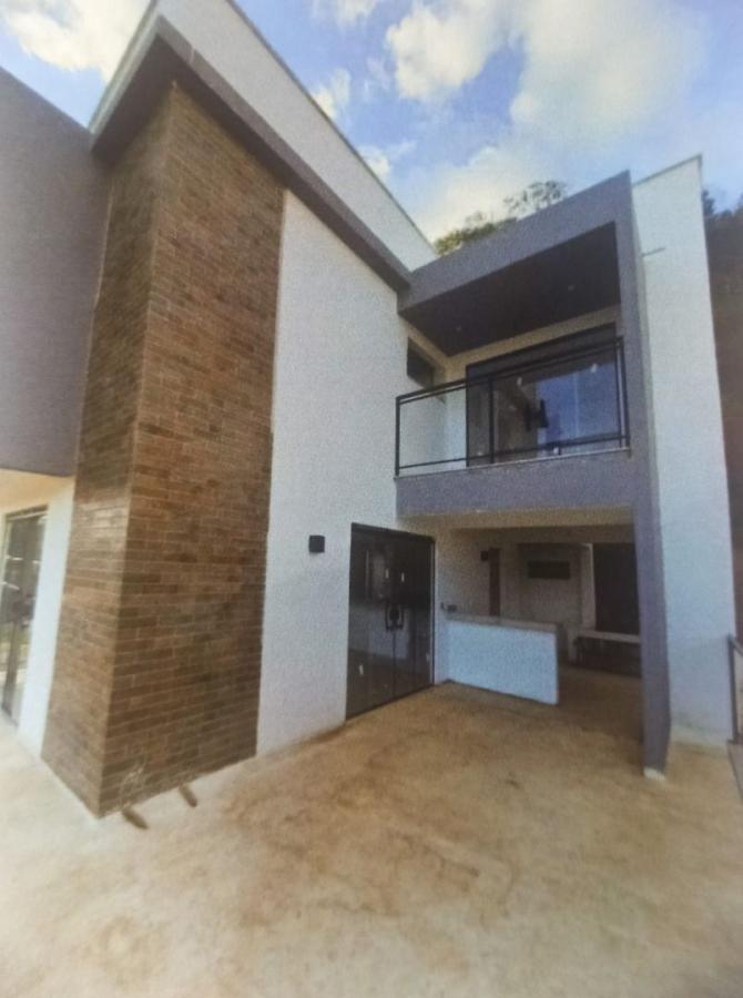 Casa de 4 quartos, 353m² no bairro Parque Guadalajara, em Juiz de Fora | Eu Corretor